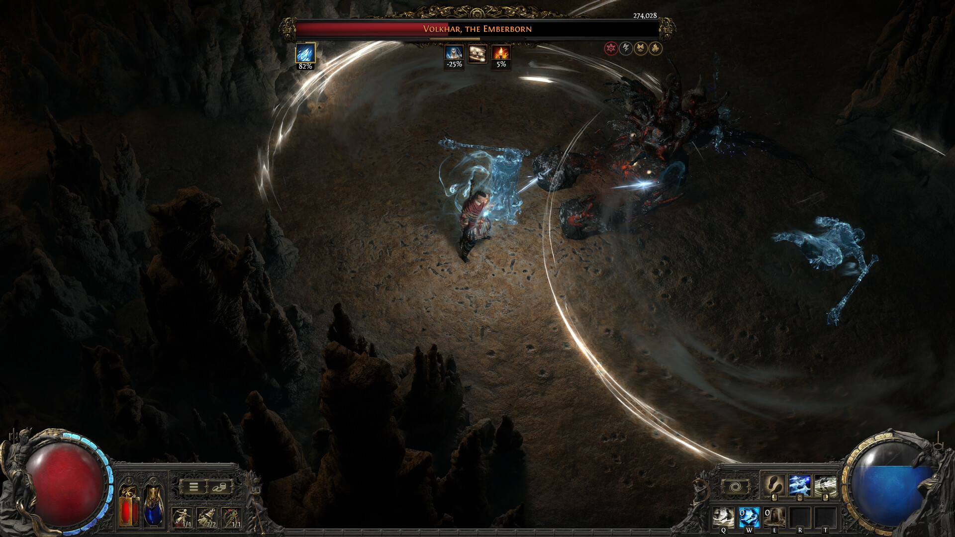 ボス「Volkhar, the Emberborn」との洞窟内でのボス戦。氷属性のスキルエフェクトが円弧状に広がり、青白い召喚体が浮かんでいる